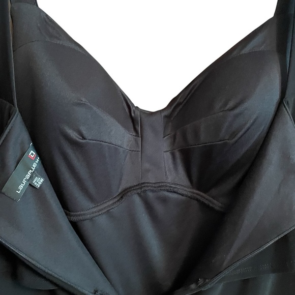 Laura Plus Elegant Black Layered Dress-V-Neck-Rhinestone Embellishment-Size24W - Picture 4 of 13